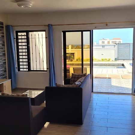 Coquette Villa Avec Piscine Flic en Flac Luaran gambar