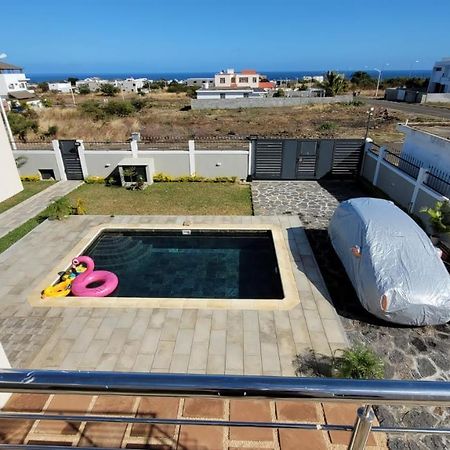 Coquette Villa Avec Piscine Flic en Flac Luaran gambar