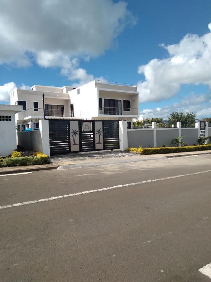 Coquette Villa Avec Piscine Flic en Flac Luaran gambar