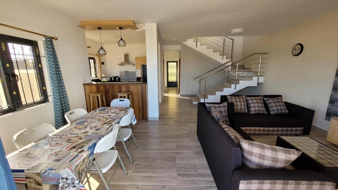Coquette Villa Avec Piscine Flic en Flac Luaran gambar